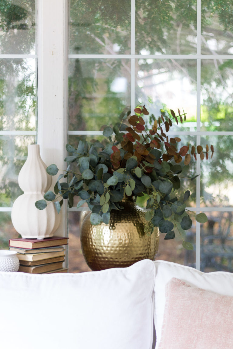 Different Ways to Arrange Eucalyptus Throughout The Home