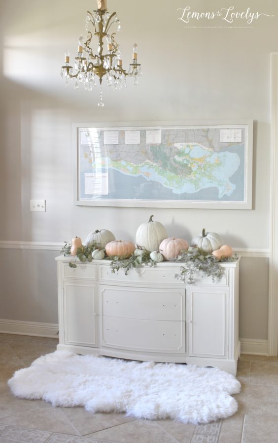 Fall decorating ideas. More on the blog ww.lemonstolovelys.com