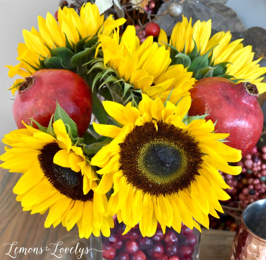 3 Decorating Tips for Thanksgiving. More on the blog www.lemonstolovelys.com