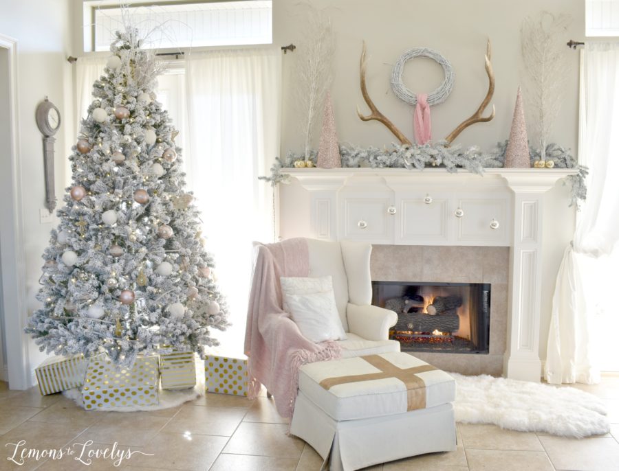 Christmas Mantel www.lemonstolovelys.com