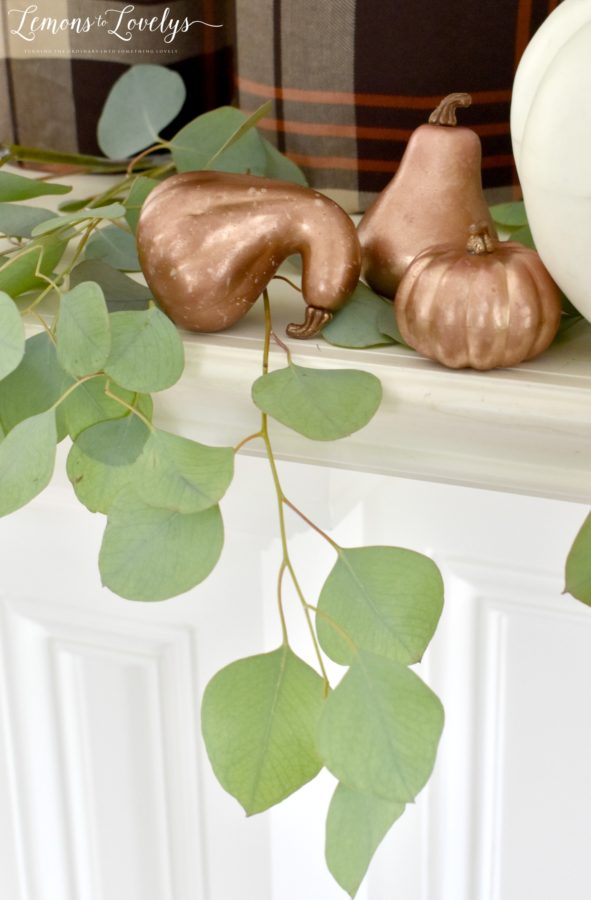 Pumpkins on mantel 