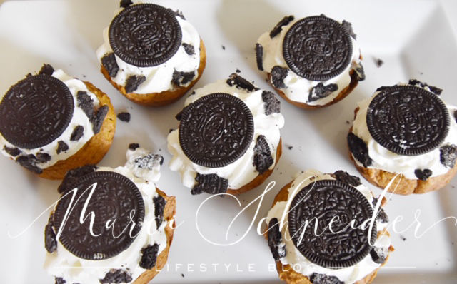 Cupcakes with pumpkin and oreo icing